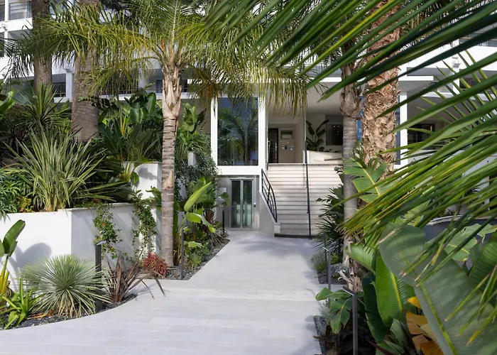 Staybridge - Centre By Ihg Hotel 4*