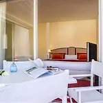 Staybridge - Centre By Ihg Hotel