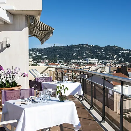 Staybridge - Centre By Ihg 4*