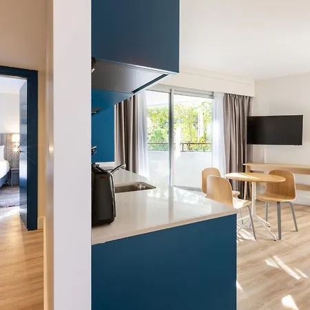 Staybridge - Centre By Ihg 4*