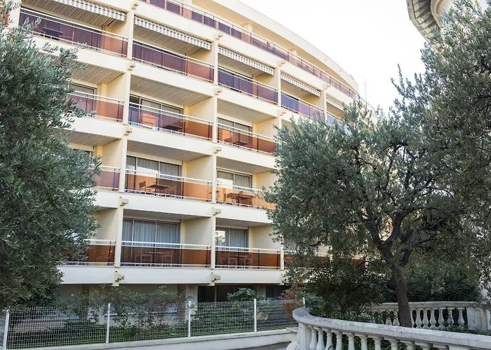 Staybridge - Centre By Ihg Hotel 4*