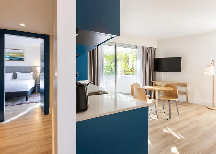 Staybridge - Centre By Ihg 4*