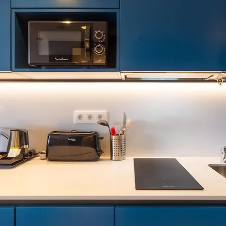 Staybridge - Centre By Ihg Hotel 4*