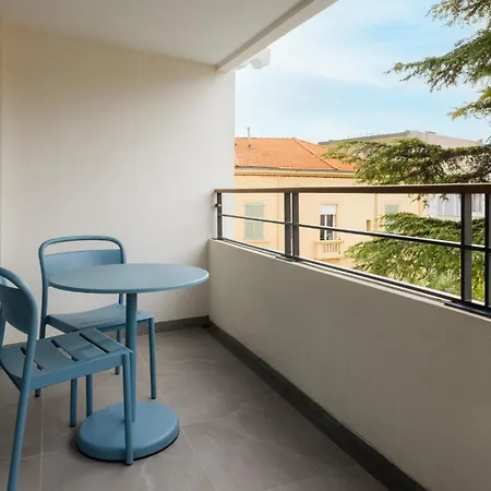 Staybridge - Centre By Ihg Hotel 4*