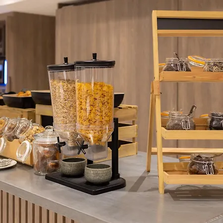 Staybridge - Centre By Ihg Hotel