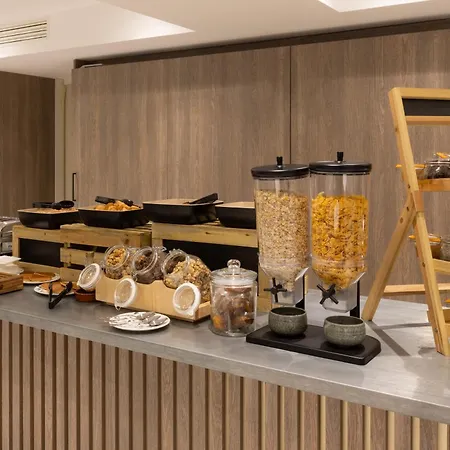 Staybridge - Centre By Ihg Отель Канны