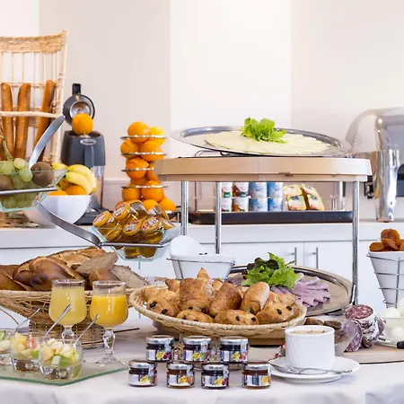 Staybridge - Centre By Ihg 4*