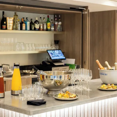 Staybridge - Centre By Ihg Отель 4*