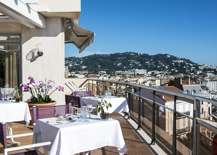 Staybridge - Centre By Ihg 4*